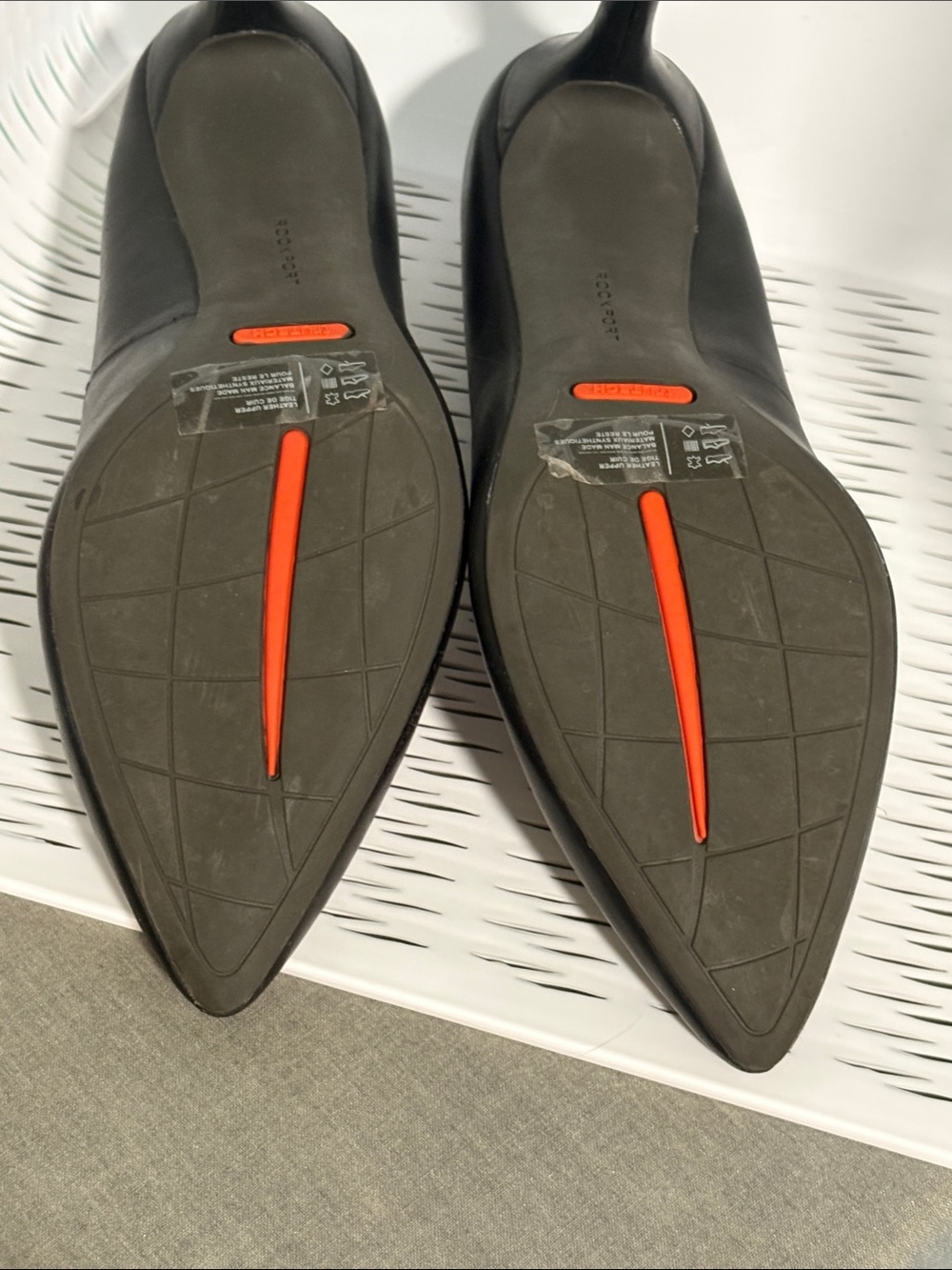 Rockport Total Motion Black leather Pointed-Toe heel pumps - Picture 10 of 11